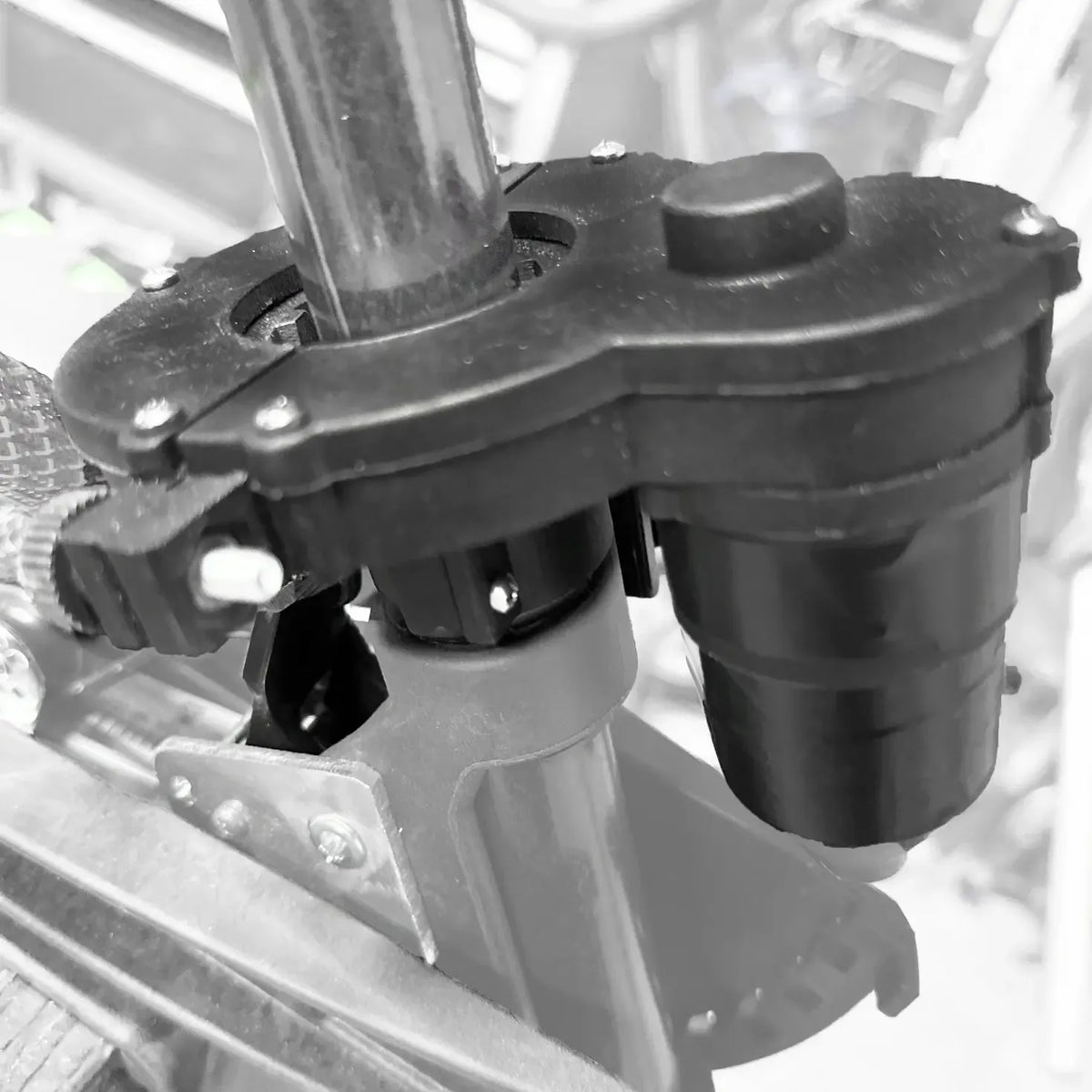 Mounting bracket for AUTOBOAT Smart Head GPS Pro Anchor System installation