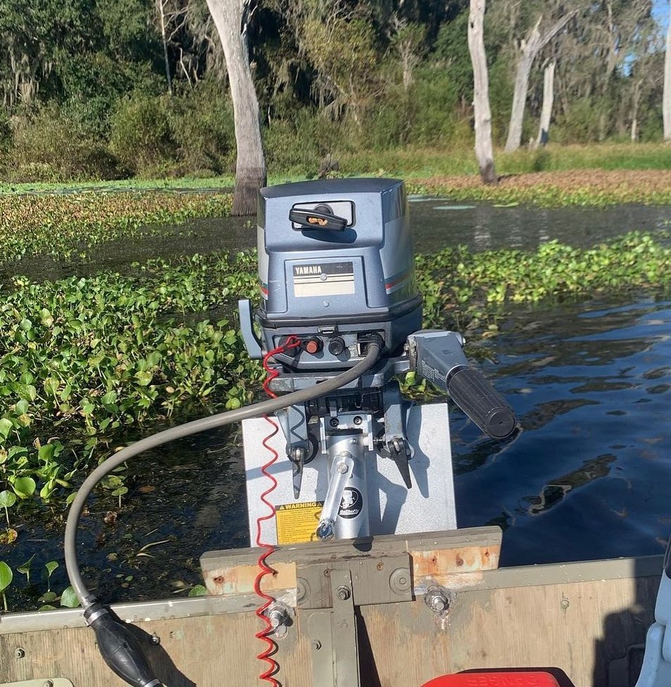 Silver OnTheFly Electric Jackplate mounted on a boat transom with a gray Yamaha outboard motor.
