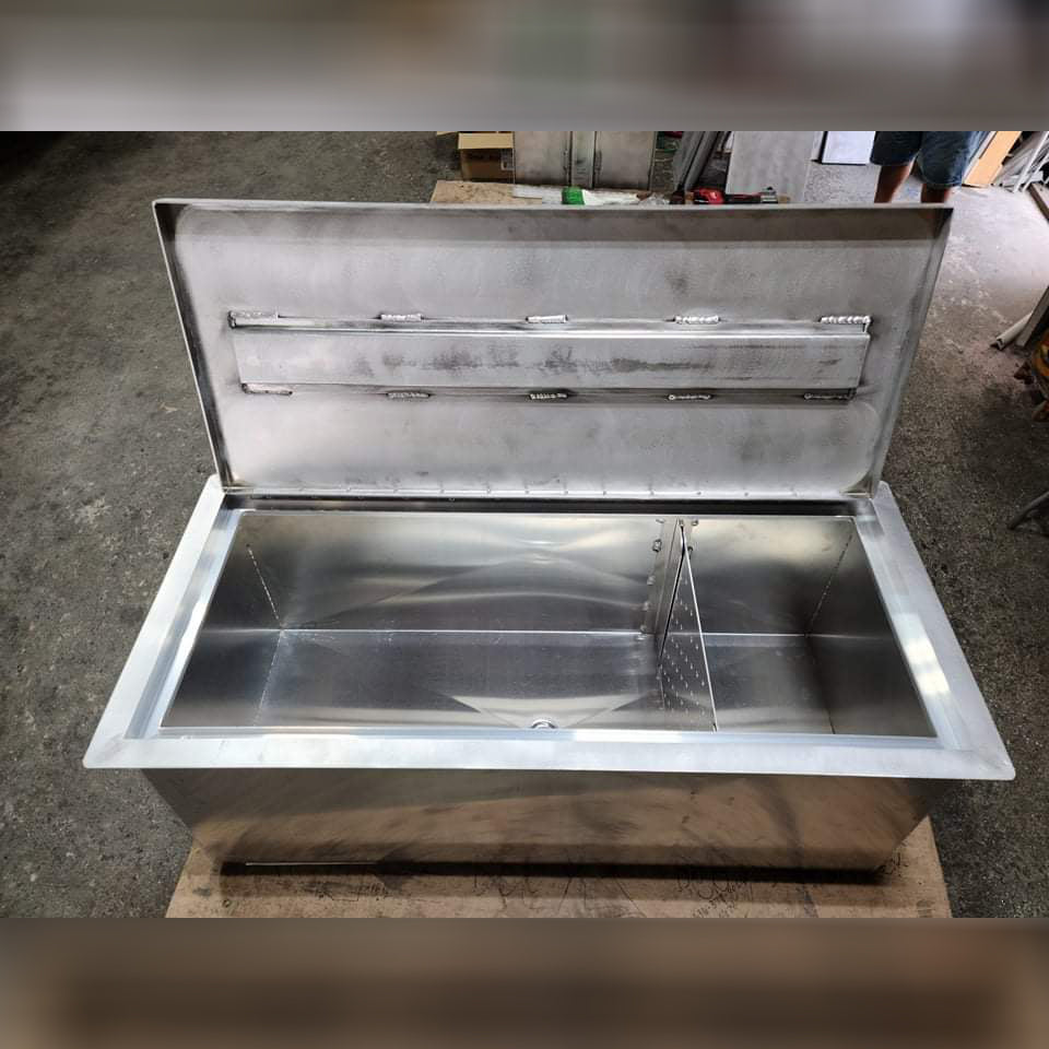 Livewell - XL Catfish Size with Divider-Marine &amp; Livewell Plumbing-1-Tiny Boat Nation